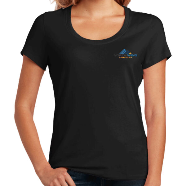 Crest Print  - Women's Flex Scoop Neck Tee Thumbnail